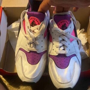 Nike Women's Athletic Shoes - White, Purple, Pink